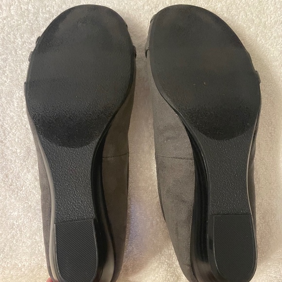REPORT Gray Ballet Flats with Bow - Like New! - Picture 3 of 4